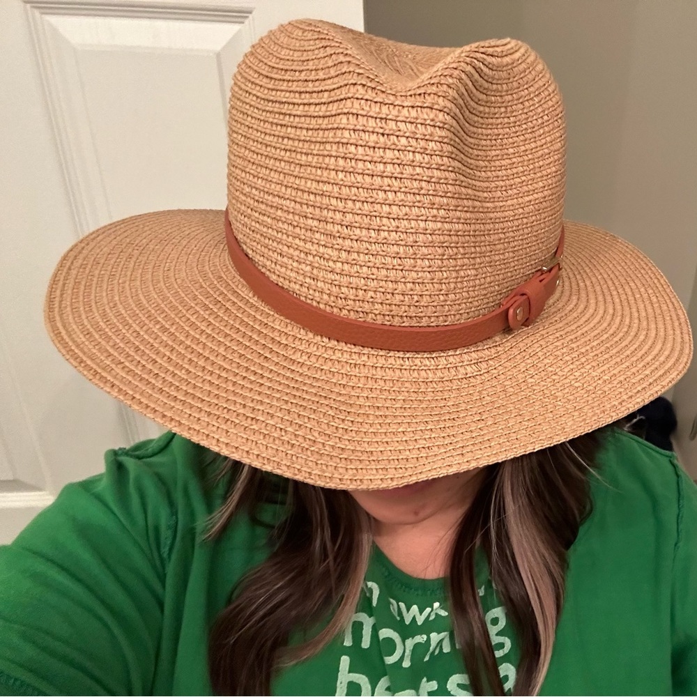 *Summer hat.